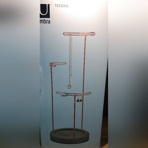 New in Box Umbra Jewelry Stand. Copper w/Resin Bottom. 16.25" T x 6.25" Diameter
